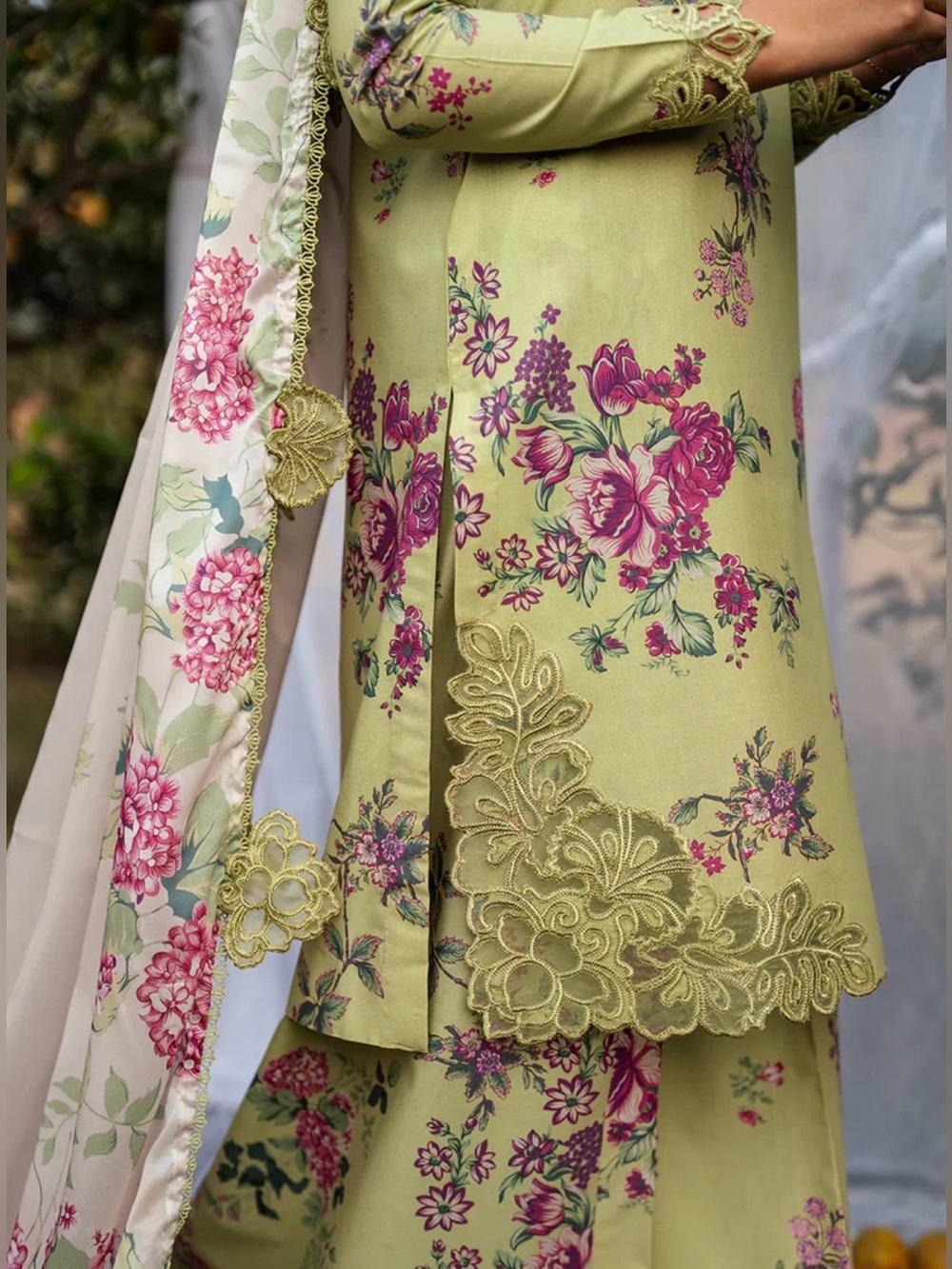 Pakistani Indian embroidery dress brand Iznik lawn cotton dress /suit - Picture 4 of 16